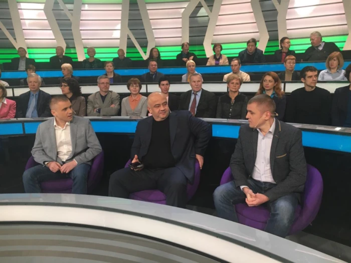 &laquo;Ватники не здаються!&raquo;. Як у Києві судять лідерів Комсомолу України братів Кононовичів з Луцька, на підтримку яких протестують комуністи по всьому світу