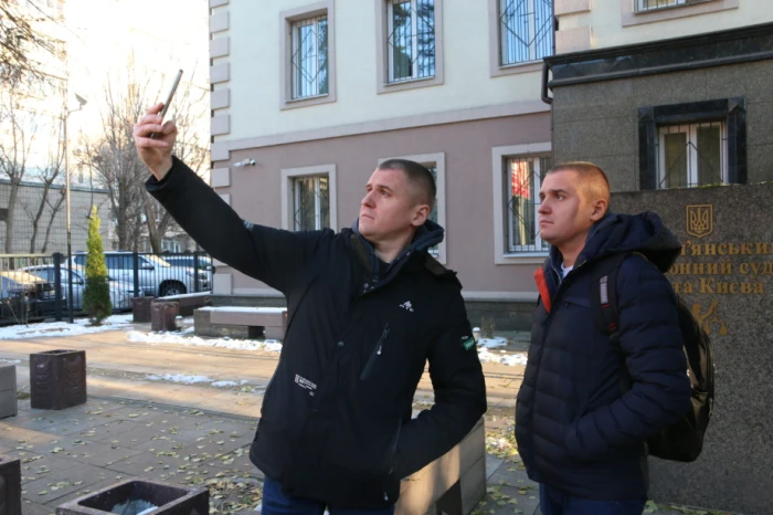 &laquo;Ватники не здаються!&raquo;. Як у Києві судять лідерів Комсомолу України братів Кононовичів з Луцька, на підтримку яких протестують комуністи по всьому світу