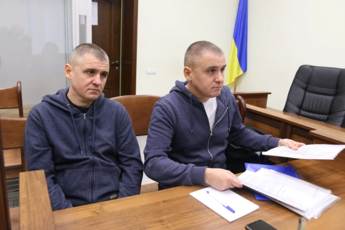 &laquo;Ватники не здаються!&raquo;. Як у Києві судять лідерів Комсомолу України братів Кононовичів з Луцька, на підтримку яких протестують комуністи по всьому світу