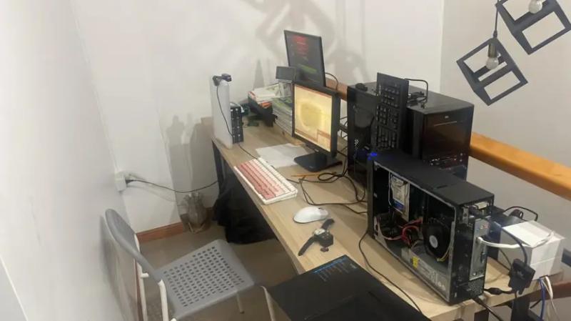 Власник ПК оновлює BIOS материнської плати понад 48 годин і веде фототрансляцію