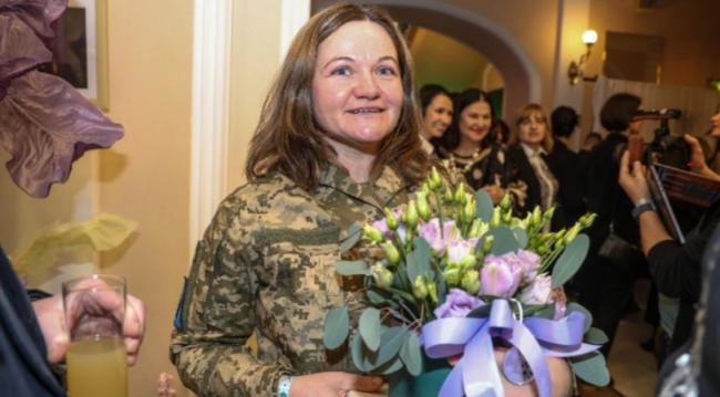 Зенітниця з Рівного розповіла, як закидає «Іглу» на плече, коли російська ракета летить у її бік