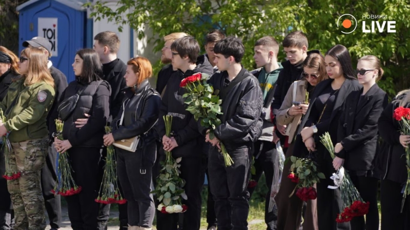 Київ попрощався зі 17-річним Данилом Худею та його батьками, що загинули від атаки РФ