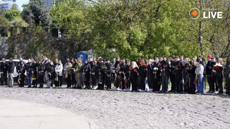 Київ попрощався зі 17-річним Данилом Худею та його батьками, що загинули від атаки РФ