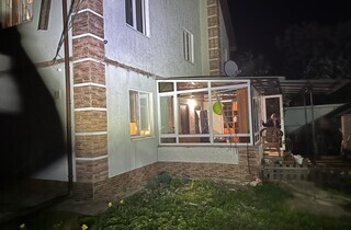 Внаслідок ворожої атаки у Броварах загорівся готельно-ресторанний комплекс