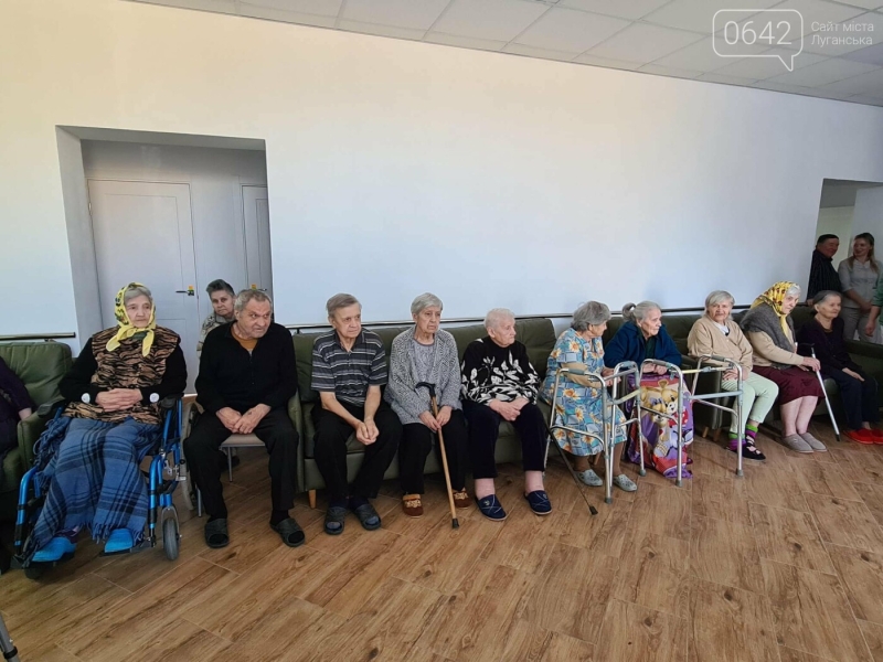 Врятувати та влаштувати: де знаходять підтримку маломобільні люди, яких вивозять з прифронтових районів