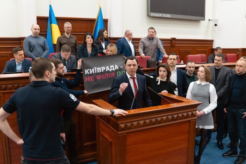 Блокування імені Порошенка. Хто паралізував Київраду