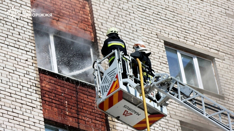 У Запоріжжі сталася пожежа у дев’ятиповерховому гуртожитку, – ФОТО