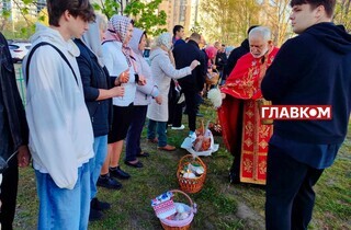 Українці святять великодні кошики: фоторепортаж з Києва