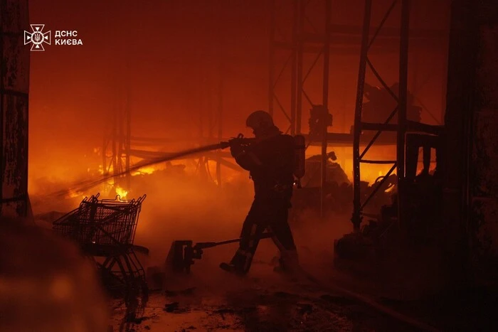 Атака ворожих дронів на Київ: ДСНС працює над ліквідацією наслідків (оновлено)