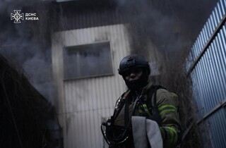 Ракетна атака на Київ: кадри наслідків від ДСНС