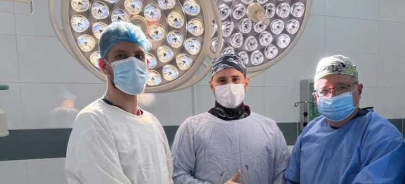 Франківські лікарі провели інноваційну операцію 20-річному юнакові, який впав з велосипеда (ФОТО)