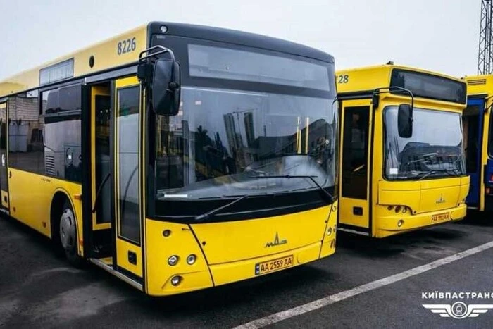 Поминальні дні у Києві: як працюватиме додатковий громадський транспорт