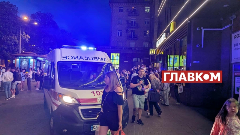 На станції метро «Хрещатик» людина потрапила під поїзд: зміни в роботі червої гілки