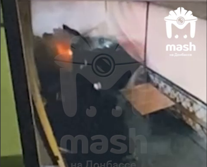 На Луганщині в окупованому Хрустальному авто влетіло в магазин: постраждали чотири людини