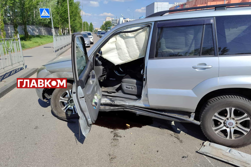 Моторошна ДТП на Здолбунівській: у Києві зіштовхнулися два позашляховики