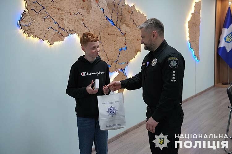 14-річний тернопільський школяр відмовився від співпраці з росіянами і отримав за це смартфон для мами