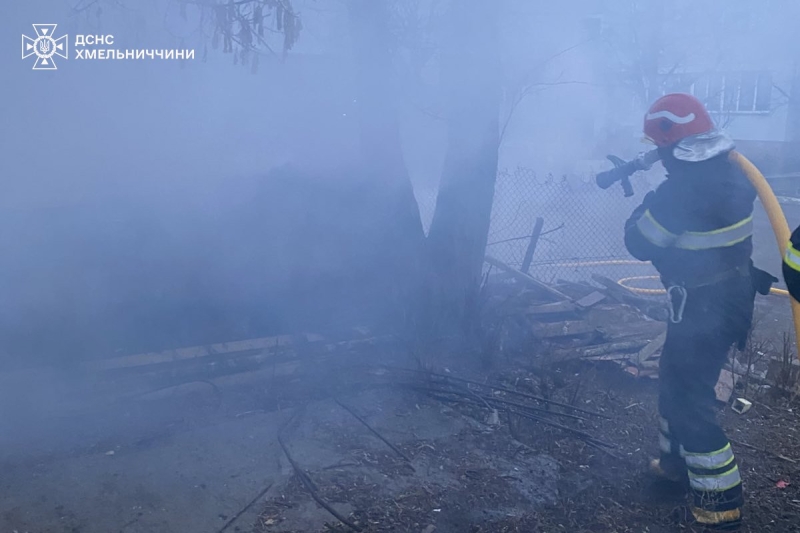 Пожежа в Летичеві: вогонь охопив господарську будівлю