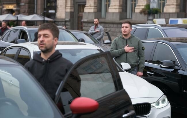 На Хмельниччині щодня зупинятимуть рух транспорту на час хвилини мовчання