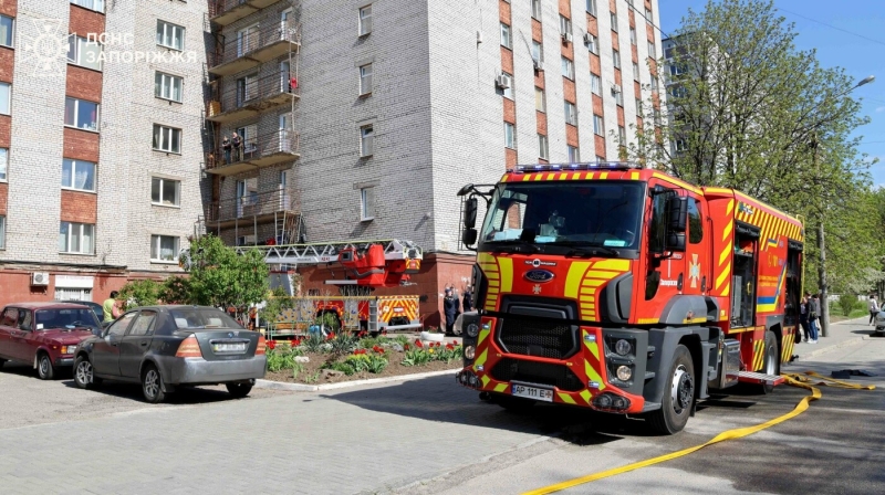 У Запоріжжі сталася пожежа у дев’ятиповерховому гуртожитку, – ФОТО