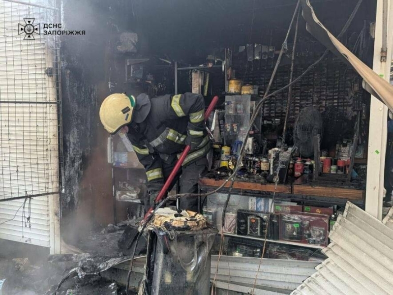 У Запоріжжі ліквідували займання торгівельного кіоску