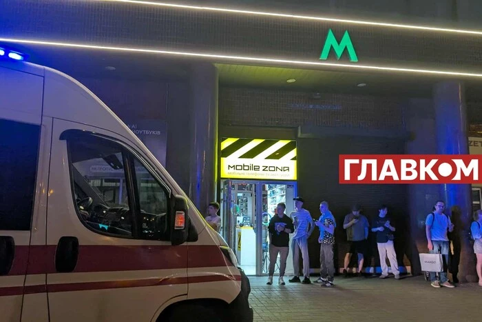 На станції метро «Хрещатик» людина потрапила під поїзд