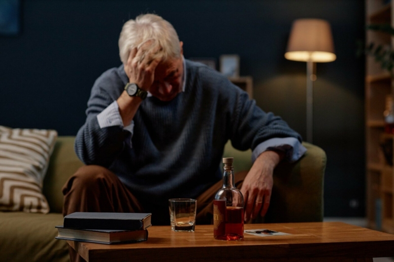 Як розпізнати перші ознаки алкогольної залежності