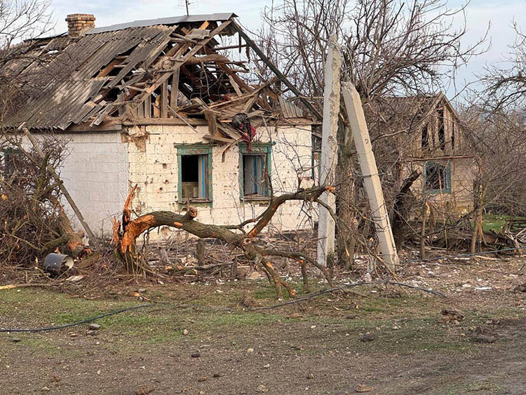 Агресор вдарив КАБами по Новопавлівській громаді