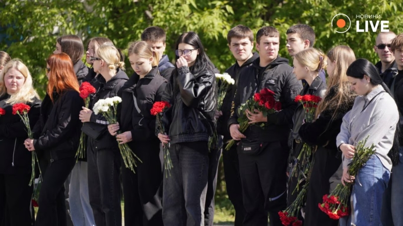 Київ попрощався зі 17-річним Данилом Худею та його батьками, що загинули від атаки РФ