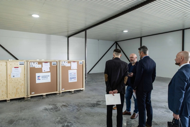 Прифронтові лікарні отримають від Франції вісім мобільних рентгенівських систем на суму 1,8 мільйона євро