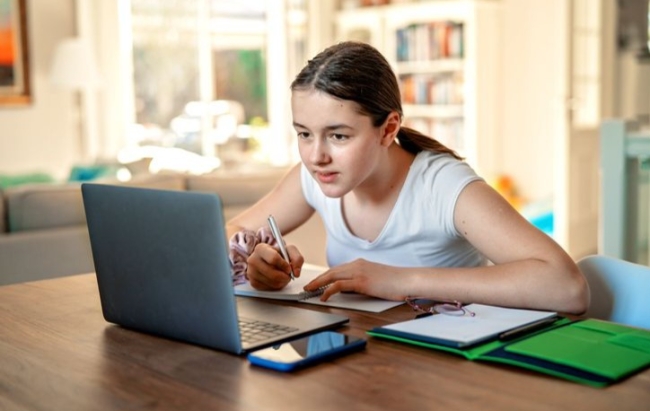 Бо зимно: частину учнів Рівного можуть перевести на дистанційне навчання