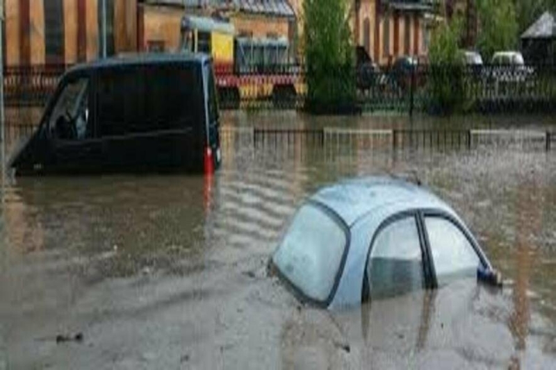 Дощі і грози накриють ці області України прямо завтра, синоптики оголосили перший рівень небезпеки: буде загроза для авто