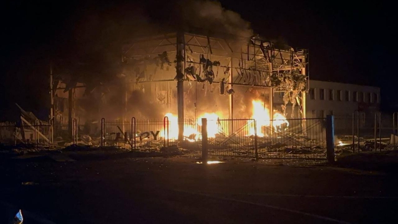 На Київщині через ворожу атаку виникли пожежі: постраждав чоловік