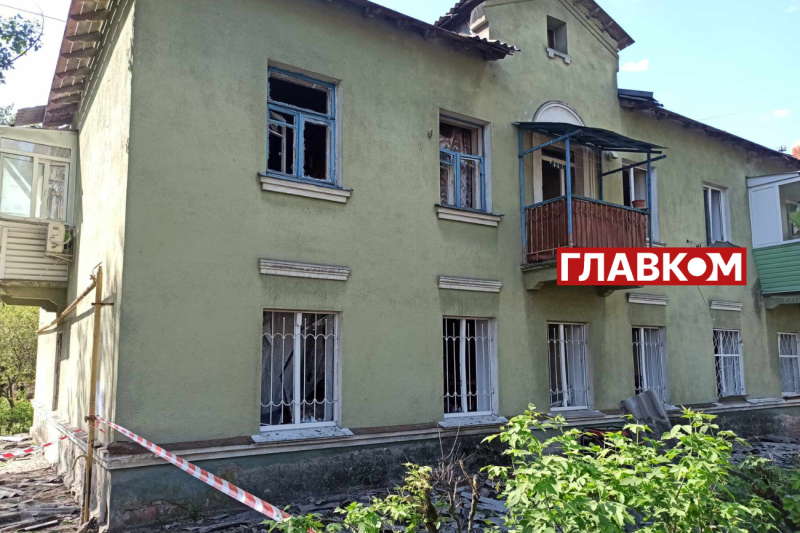 Київ оговтується після масованої російської атаки: фоторепортаж з місця удару