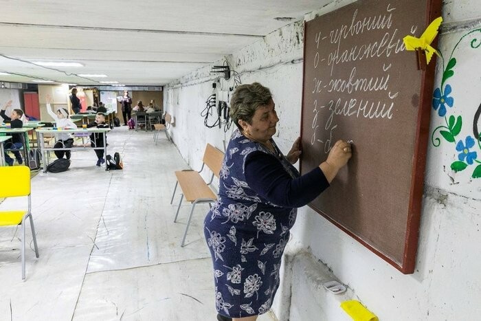 Учителі Хмельниччини можуть отримати 10 000 грн та визнання від Goncharenko Centre