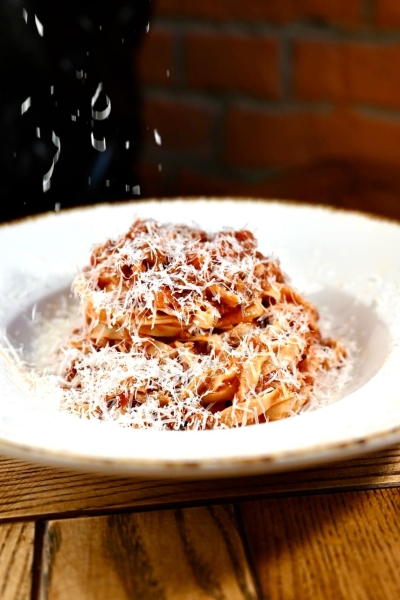 Дворик італійської родини: новий ресторан SAPORI у серці Івано-Франківська (ФОТО)