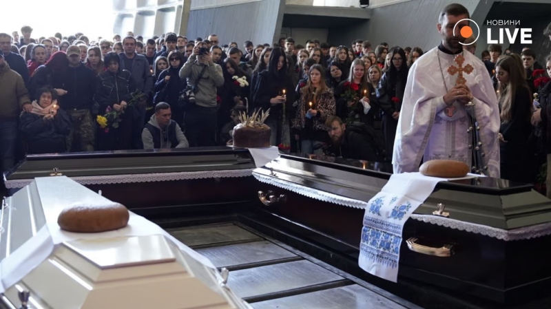 Київ попрощався зі 17-річним Данилом Худею та його батьками, що загинули від атаки РФ