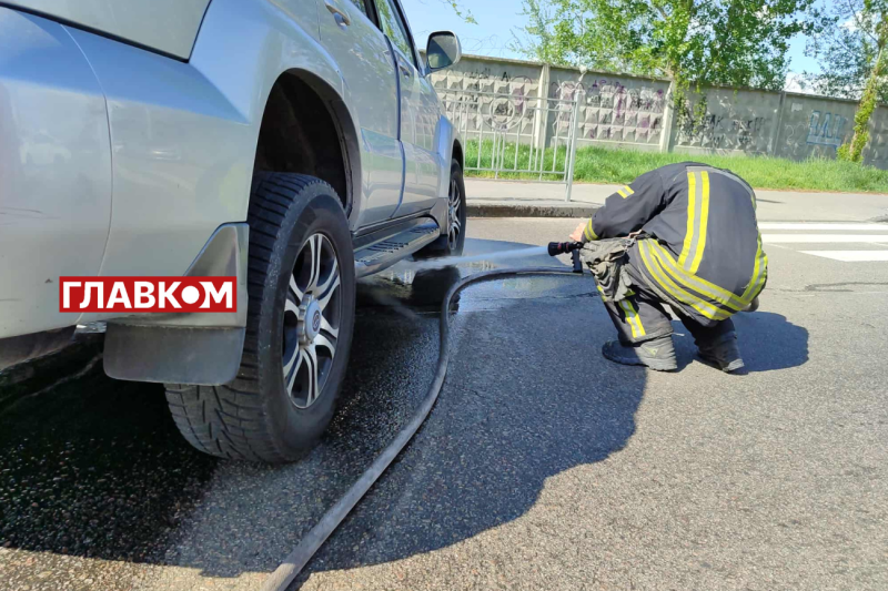 Моторошна ДТП на Здолбунівській: у Києві зіштовхнулися два позашляховики