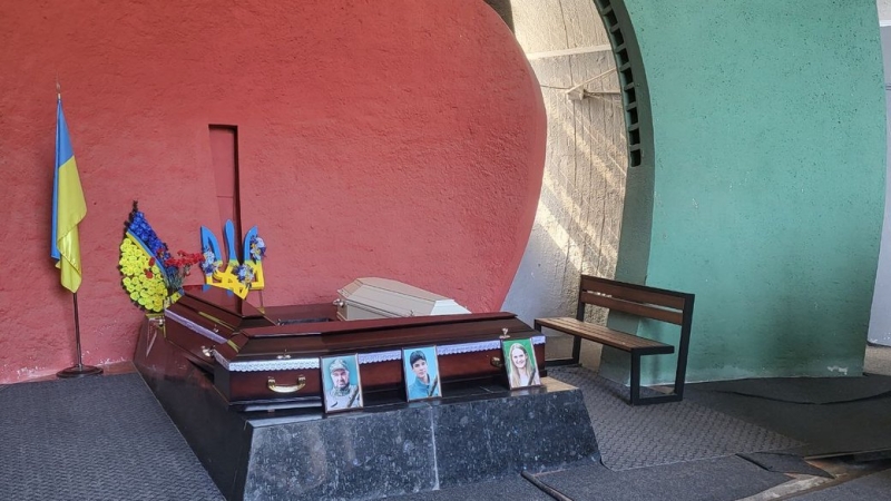 Київ попрощався зі 17-річним Данилом Худею та його батьками, що загинули від атаки РФ