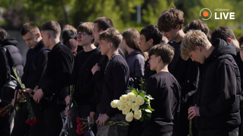Київ попрощався зі 17-річним Данилом Худею та його батьками, що загинули від атаки РФ