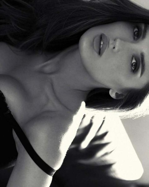 ФОТО. Дівчина футболіста збірної України показала збільшені груди