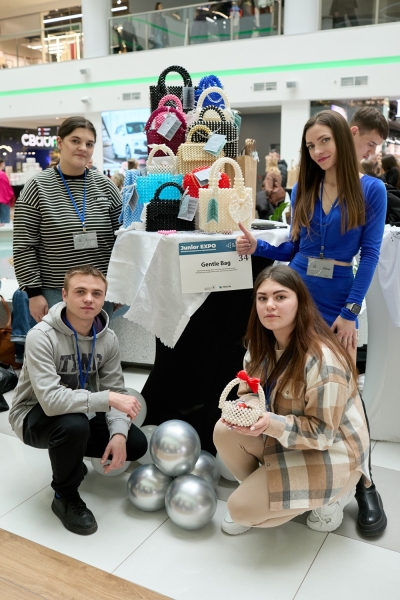 Юні підприємці з чотирьох областей показали свої товари та ідеї на ярмарку у Франківську (ФОТО)