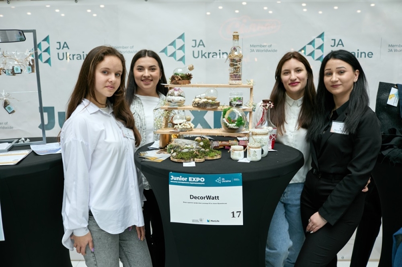 Юні підприємці з чотирьох областей показали свої товари та ідеї на ярмарку у Франківську (ФОТО)