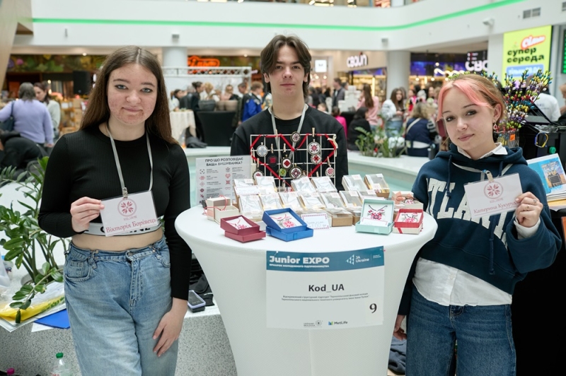 Юні підприємці з чотирьох областей показали свої товари та ідеї на ярмарку у Франківську (ФОТО)