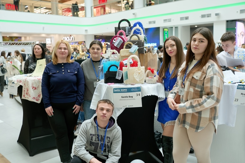 Юні підприємці з чотирьох областей показали свої товари та ідеї на ярмарку у Франківську (ФОТО)