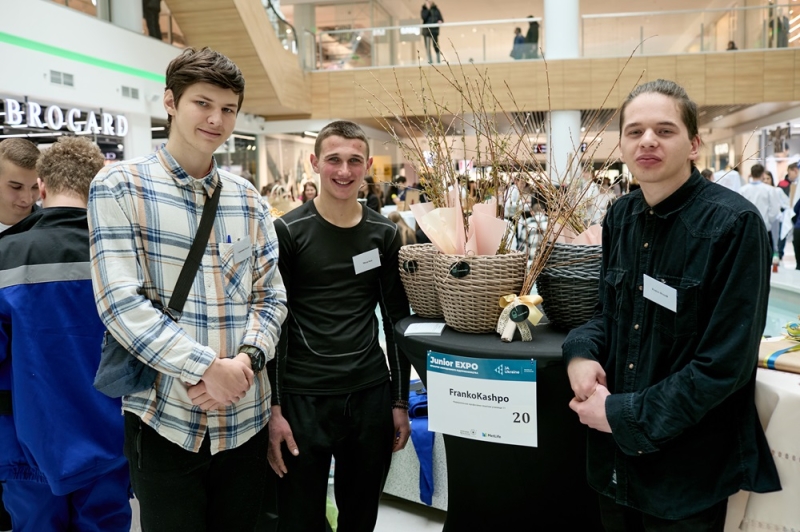 Юні підприємці з чотирьох областей показали свої товари та ідеї на ярмарку у Франківську (ФОТО)