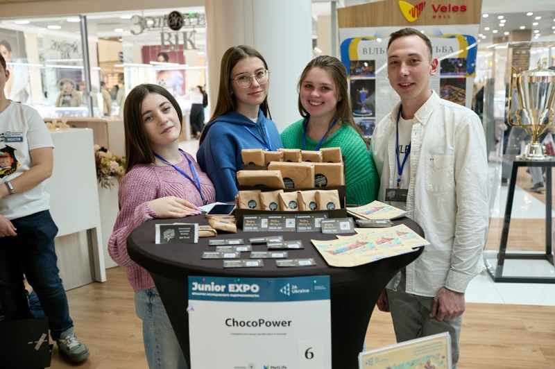 Юні підприємці з чотирьох областей показали свої товари та ідеї на ярмарку у Франківську (ФОТО)