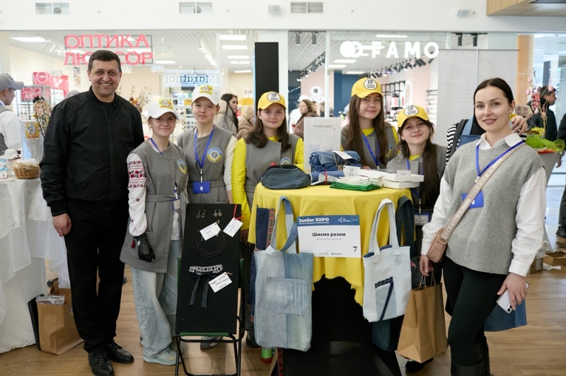 Юні підприємці з чотирьох областей показали свої товари та ідеї на ярмарку у Франківську (ФОТО)