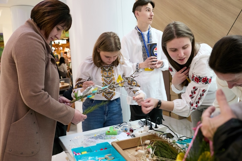 Юні підприємці з чотирьох областей показали свої товари та ідеї на ярмарку у Франківську (ФОТО)