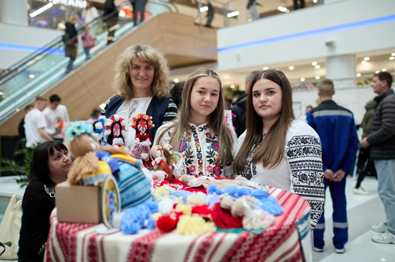 Юні підприємці з чотирьох областей показали свої товари та ідеї на ярмарку у Франківську (ФОТО)