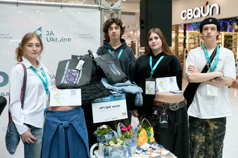 Юні підприємці з чотирьох областей показали свої товари та ідеї на ярмарку у Франківську (ФОТО)